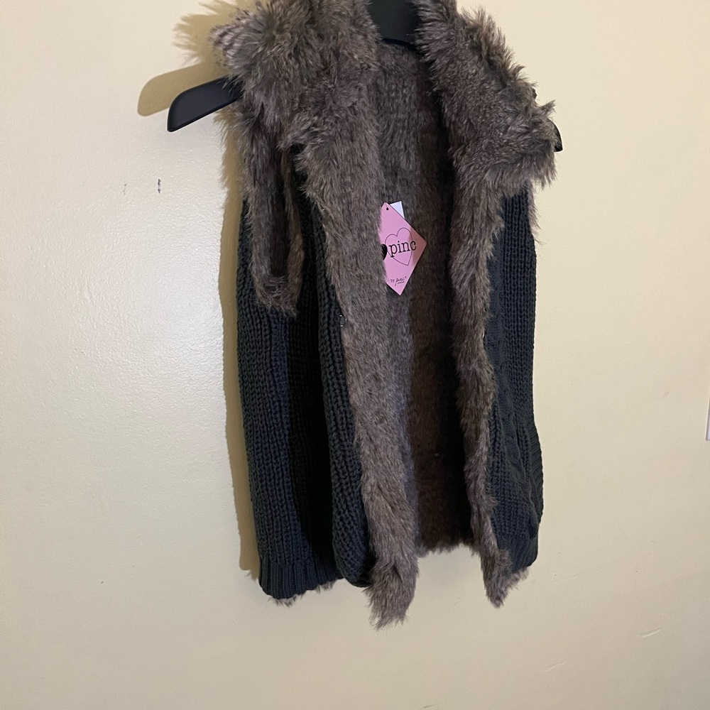 i ❤️ pinc Women's Gray Knit Brown Faux Fur Vest Reversible Size M NWT